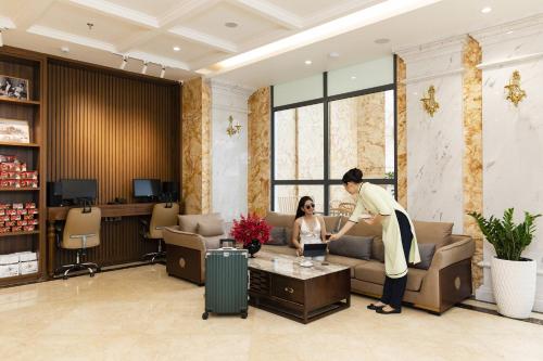 Shared lounge/TV area, Daphovina Hotel in Vinh Hai Shared lounge/TV area, Daphovina Hotel in Vinh Hai