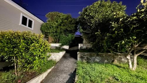 Entrance, Little Home on Glanmire in North Wellington Entrance, Little Home on Glanmire in North Wellington