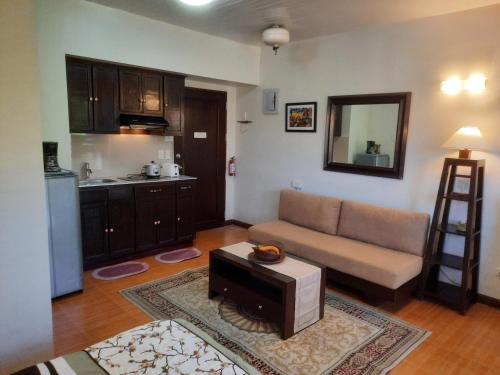 #303 Gardenville Hotel and Condominium Green Valley Village in กรีนแวลเลย์วิลเลจ #303 Gardenville Hotel and Condominium Green Valley Village in กรีนแวลเลย์วิลเลจ