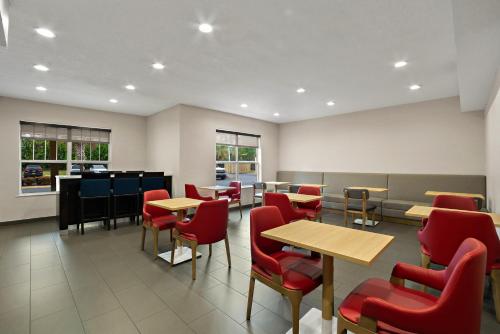 คอมฟอร์ต อินน์ แอนด์ สวีท ซานตี ไอ-95 (Comfort Inn & Suites Santee I-95) in แซนที คอมฟอร์ต อินน์ แอนด์ สวีท ซานตี ไอ-95 (Comfort Inn & Suites Santee I-95) in แซนที