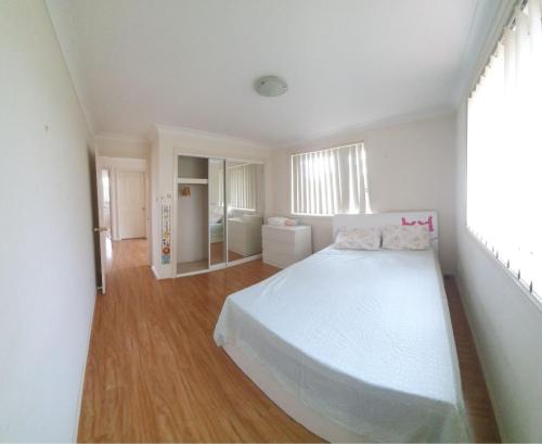 A cosy private bedroom for you (2) in Warwick Farm A cosy private bedroom for you (2) in Warwick Farm