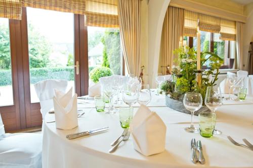 Bankett-terem, Bergers-Landgasthof in Enge-Sande Bankett-terem, Bergers-Landgasthof in Enge-Sande