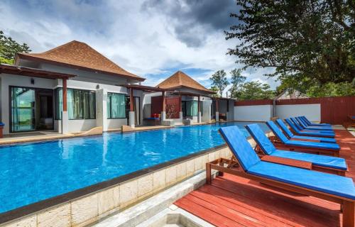 수영장, 란타 샌드 리조트 앤 스파 (Lanta Sand Resort & Spa) in 꼬란타 / 코란타 수영장, 란타 샌드 리조트 앤 스파 (Lanta Sand Resort & Spa) in 꼬란타 / 코란타