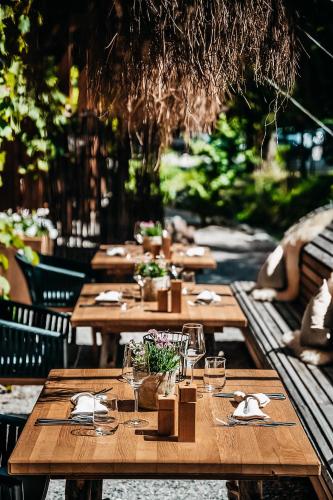 ระเบียง/ชานเรือน, แวร์เดนเฟลเซไร (Werdenfelserei) in การ์มิช-พาร์เทนเคียร์เชน ระเบียง/ชานเรือน, แวร์เดนเฟลเซไร (Werdenfelserei) in การ์มิช-พาร์เทนเคียร์เชน