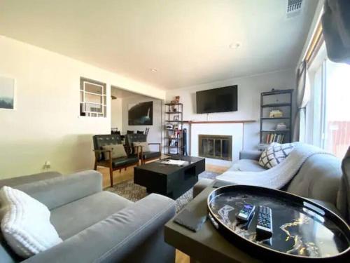 Vendégszoba, SunHouse 1410sqft BBQ 3xTVs Pets W/D Backyard in College Vendégszoba, SunHouse 1410sqft BBQ 3xTVs Pets W/D Backyard in College
