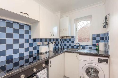 Facilities, Pass the Keys Cosy Haven next to White Rose Shopping Centre in Beeston Facilities, Pass the Keys Cosy Haven next to White Rose Shopping Centre in Beeston