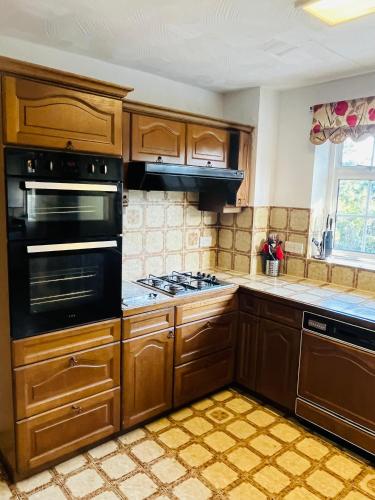 Unwind in comfort at cosy Caradus your 8 bed Home Sweet Home! in Birmingham Unwind in comfort at cosy Caradus your 8 bed Home Sweet Home! in Birmingham
