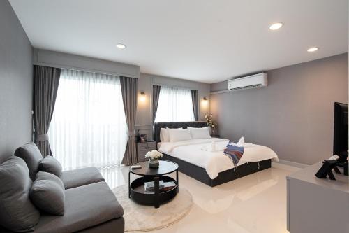 Latkrabangbishome Near Suvarnabhumi Airport ลาดกระบังบิซโฮม in Bangkok Latkrabangbishome Near Suvarnabhumi Airport ลาดกระบังบิซโฮม in Bangkok