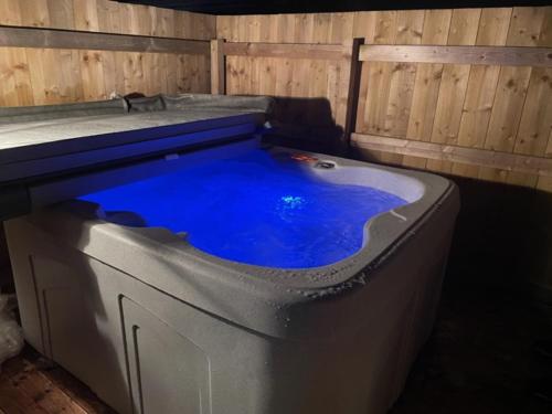 Pond View Pod 3 With Private Hot Tub -Fife - Loch Leven - Lomond Hills in Bowershall Pond View Pod 3 With Private Hot Tub -Fife - Loch Leven - Lomond Hills in Bowershall