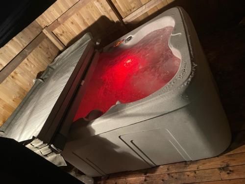 Pond View Pod 3 With Private Hot Tub -Fife - Loch Leven - Lomond Hills in Bowershall Pond View Pod 3 With Private Hot Tub -Fife - Loch Leven - Lomond Hills in Bowershall