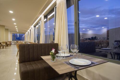 Bar/ Salón, V Hotel Delphi in Delphi Bar/ Salón, V Hotel Delphi in Delphi