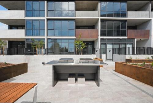 Brand-new 1-Bedroom Apartment at Inner North Suburb in ลินแฮม Brand-new 1-Bedroom Apartment at Inner North Suburb in ลินแฮม
