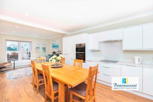 Facilities, Bournecoast: Lovely Countryside Family Home-HB1522 in Bournemouth Suburbs Facilities, Bournecoast: Lovely Countryside Family Home-HB1522 in Bournemouth Suburbs