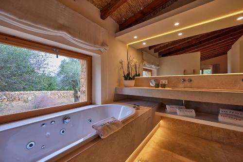 Badkamer, Son Penya Adults Only Petit Hotel & Spa in Sant Llorenc des Cardassar Badkamer, Son Penya Adults Only Petit Hotel & Spa in Sant Llorenc des Cardassar