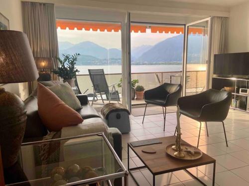 Exclusive Lakeside Apartment with Amazing View in Gerra Exclusive Lakeside Apartment with Amazing View in Gerra