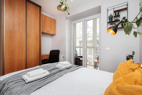 Luminous Loft - Modern Old Town Apartment - by Upstairs