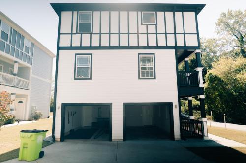 Exterior view, Enjoy this mini-mansion near downtown and the airport! in Browns Mill Park Exterior view, Enjoy this mini-mansion near downtown and the airport! in Browns Mill Park