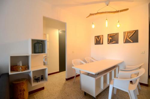 Létesítmények, Migjorn Munt 1-1 in Els Griells Létesítmények, Migjorn Munt 1-1 in Els Griells