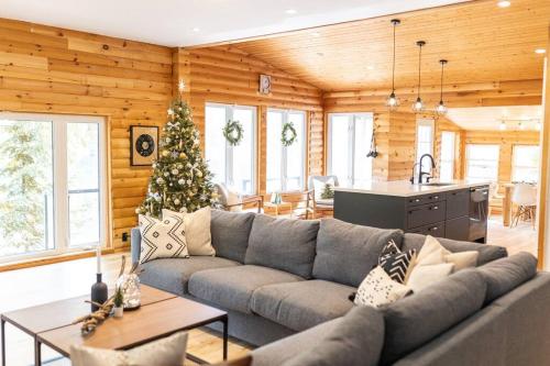 Waterfront private cottage on Koshlong Lake in Haliburton Waterfront private cottage on Koshlong Lake in Haliburton