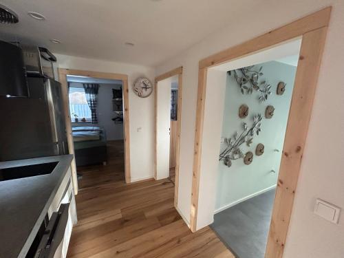 кухня, Ferienwohnung im Usseltal - Zirben Spa - Monheimer Alb - Altmühltal - Familie Geyer Daiting (Ferienwohnung im Usseltal - Zirben Spa - Monheimer Alb - Altmuhltal - Familie Geyer Daiting) in Monheim кухня, Ferienwohnung im Usseltal - Zirben Spa - Monheimer Alb - Altmühltal - Familie Geyer Daiting (Ferienwohnung im Usseltal - Zirben Spa - Monheimer Alb - Altmuhltal - Familie Geyer Daiting) in Monheim