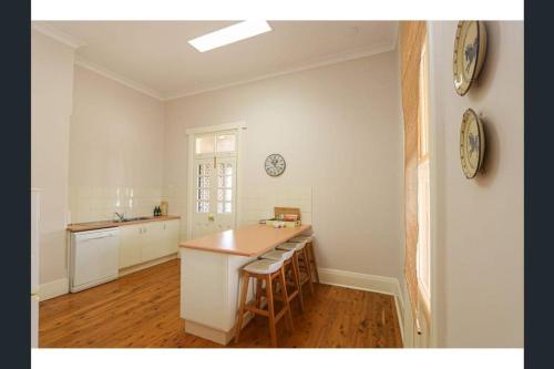 The Bank Main Street Apartment in West Wyalong The Bank Main Street Apartment in West Wyalong