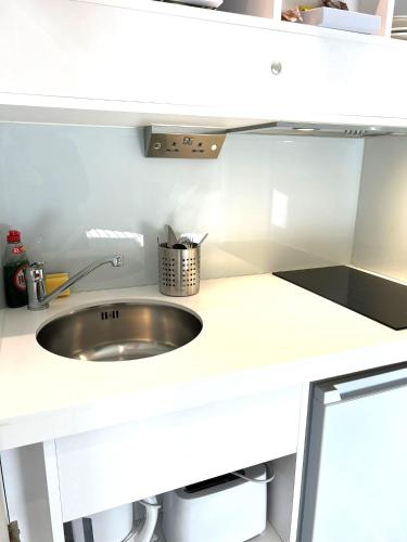 Kitchen, Hendon Studios in Wembley Kitchen, Hendon Studios in Wembley