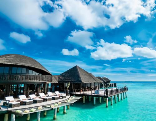 Bar/lounge, Coco Bodu Hithi – 50% off Roundtrip Speedboat transfer for stays from 1 May to 30 Sep 2025 in North Male Atoll Bar/lounge, Coco Bodu Hithi – 50% off Roundtrip Speedboat transfer for stays from 1 May to 30 Sep 2025 in North Male Atoll