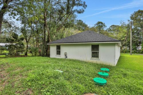 Charming Oasis Near Downtown and Beach in Other Charming Oasis Near Downtown and Beach in Other