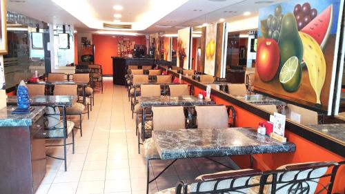 Bar/ Salón, GH Alexander Hotel in Guayaquil City Center Bar/ Salón, GH Alexander Hotel in Guayaquil City Center