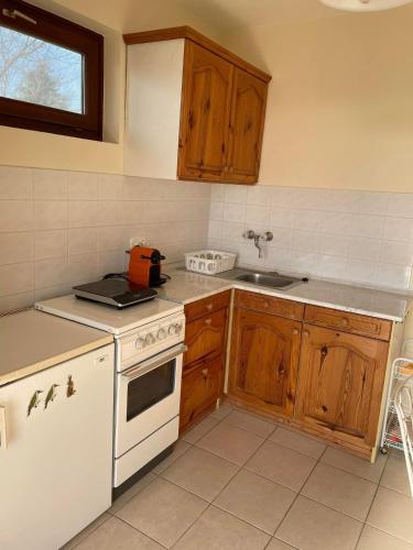 Csuka Vendégház (Csuka Vendeghaz) in Lipót Csuka Vendégház (Csuka Vendeghaz) in Lipót