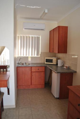 Kitchen, LeHiel Guesthouse in Lichtenburg Kitchen, LeHiel Guesthouse in Lichtenburg