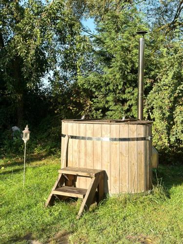 Kert, Autarker Schäferwagen mit Kamin ganzjährig nutzbar (Autarker Schaferwagen mit Kamin ganzjahrig nutzbar) in Dargun Kert, Autarker Schäferwagen mit Kamin ganzjährig nutzbar (Autarker Schaferwagen mit Kamin ganzjahrig nutzbar) in Dargun