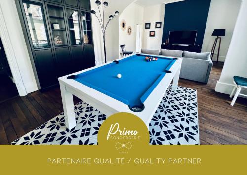 Instalaciones recreativas, "Le Général" Appartement prestige proche gare, haut-de-gamme, avec billard et parking privé ("Le General" Appartement prestige proche gare, haut-de-gamme, avec billard et parking prive, by PRIM) in Nevers Instalaciones recreativas, "Le Général" Appartement prestige proche gare, haut-de-gamme, avec billard et parking privé ("Le General" Appartement prestige proche gare, haut-de-gamme, avec billard et parking prive, by PRIM) in Nevers