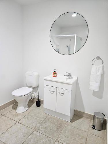 Luxury and Bliss! Heart of Kelburn Central in Suburb Luxury and Bliss! Heart of Kelburn Central in Suburb