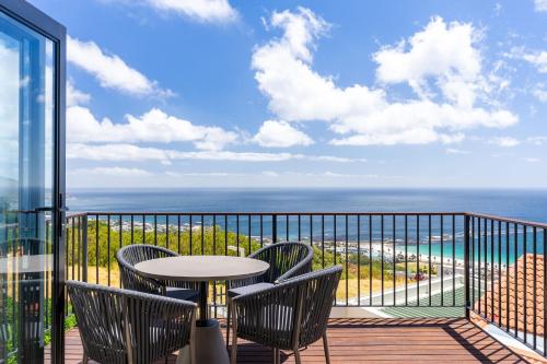 Camps Bay Nest - Townhouse with Ocean Views
