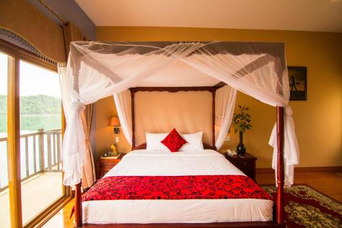 Phong Nha Lake House Resort in Phong Nha Phong Nha Lake House Resort in Phong Nha