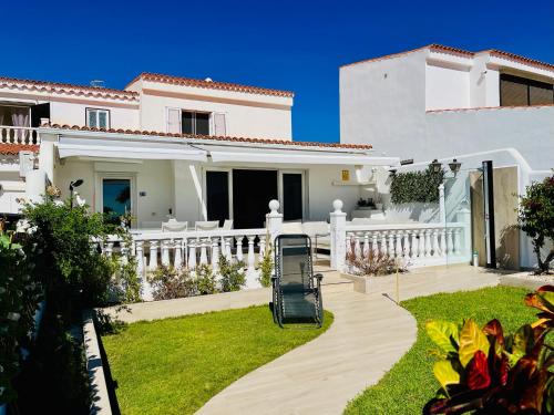 Villa with sea view and luxury heated pool