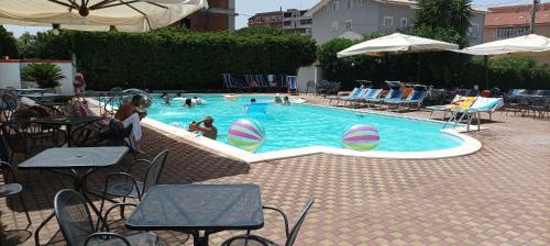 Zwembad, Hotel Marinella in Pizzo Zwembad, Hotel Marinella in Pizzo