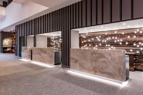 Vestíbulo, Stuttgart Marriott Hotel Sindelfingen in Sindelfingen Vestíbulo, Stuttgart Marriott Hotel Sindelfingen in Sindelfingen