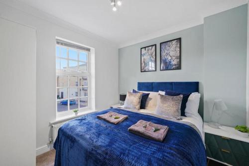 Stylish Central York House Sleeps 10