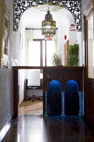 Vestíbulo, Hostal Alhambra - Adults Only in Nerja Vestíbulo, Hostal Alhambra - Adults Only in Nerja