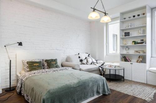 Chmielna Studio, Central railway station