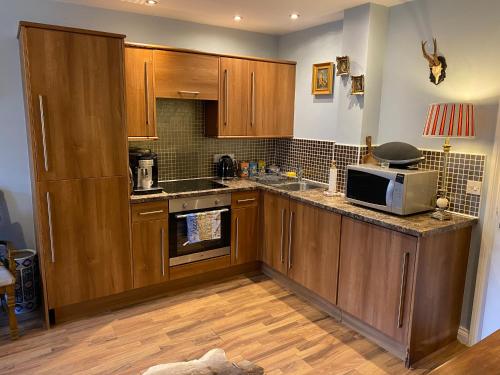 Quirky town centre apartment with river terrace in Macclesfield Központ Quirky town centre apartment with river terrace in Macclesfield Központ
