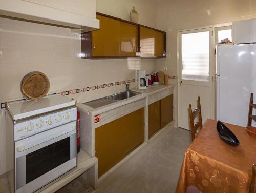 Kitchen, Alojamento Mareta in Sagres Kitchen, Alojamento Mareta in Sagres