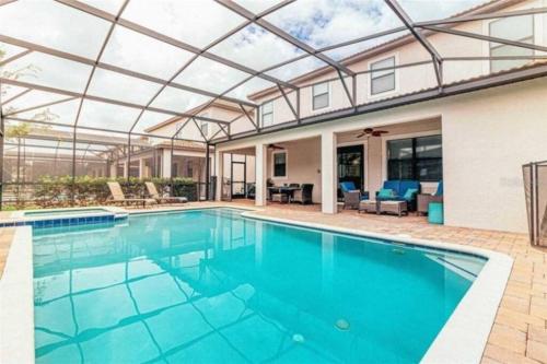 Wonderful 6 bed 6 bath pool home