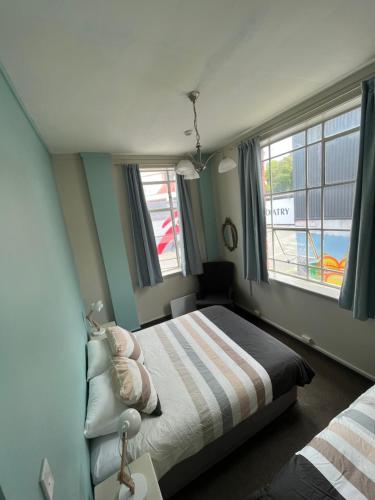 UpTown Backpackers in Dunedin UpTown Backpackers in Dunedin