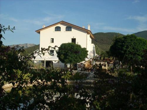 Exterior view, Locanda dell'Asino d'Oro in Introdacqua Exterior view, Locanda dell'Asino d'Oro in Introdacqua