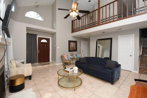 Charming Home Near IAH, Minutes from Malls in Atascocita Charming Home Near IAH, Minutes from Malls in Atascocita