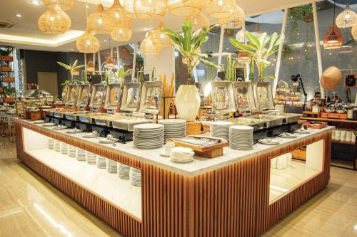 Restaurant, Hotel FortunaGrande Malioboro - Formerly Hotel Dafam Fortuna near Rumah Sakit PKU Muhammadiyah Restaurant, Hotel FortunaGrande Malioboro - Formerly Hotel Dafam Fortuna near Rumah Sakit PKU Muhammadiyah