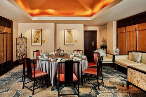 Restaurant, Pan Pacific Suzhou -Including unlimited access to the 4A-level Panmen Scenic Area in Suzhou Restaurant, Pan Pacific Suzhou -Including unlimited access to the 4A-level Panmen Scenic Area in Suzhou